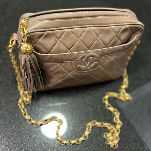 CHANEL 
Vintage Bijoux Chain Camera Bag - Picture 4 of 11